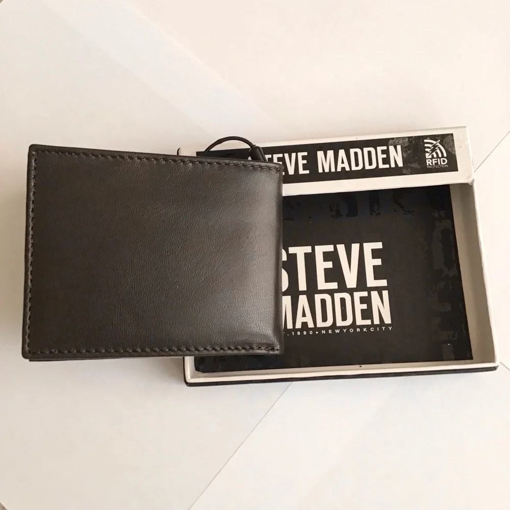 NWT Steve Madden 100% Leather Wallet Anti-Theft Technology